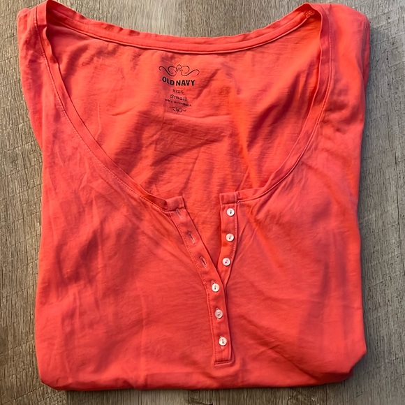 Old Navy Tops - Coral Old Navy T-shirt size Small